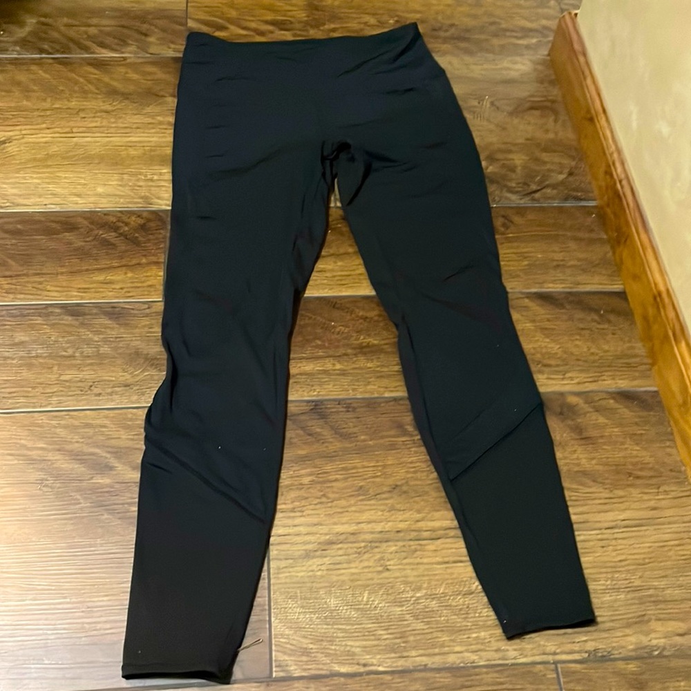 black leggings/yoga pants